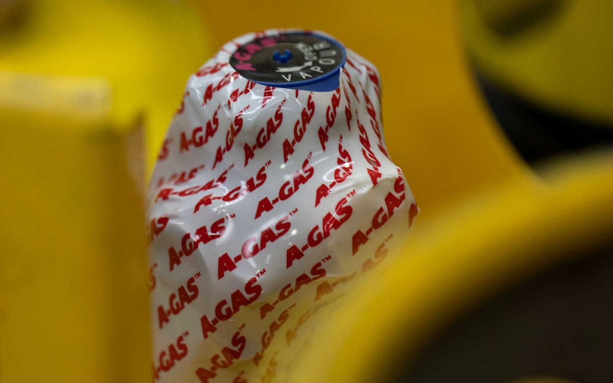 tamper proof sleeve applied to cylinder valve