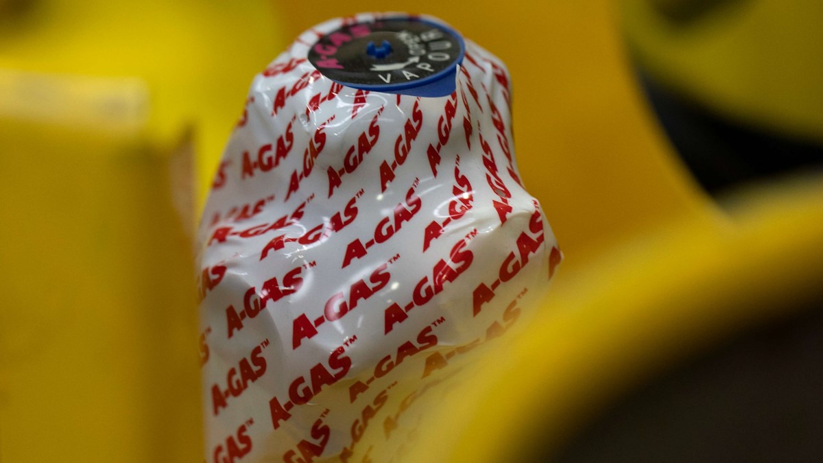 tamper proof sleeve applied to cylinder valve