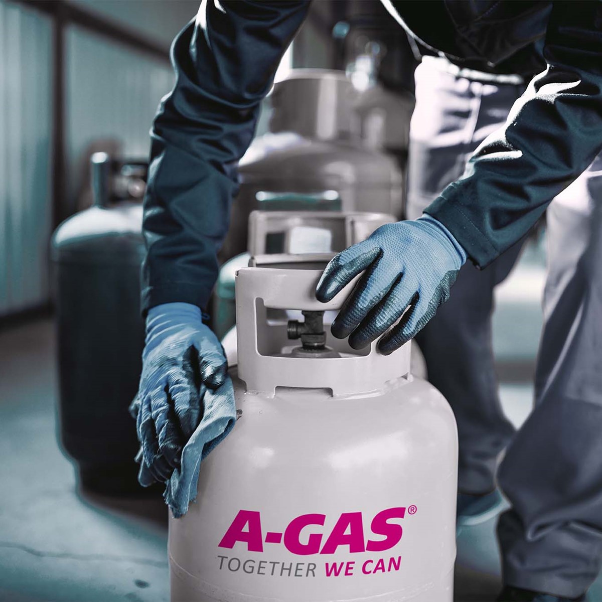 engineer handling gas cyclinder